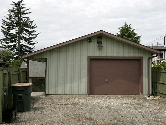 garage and add'l alley parking