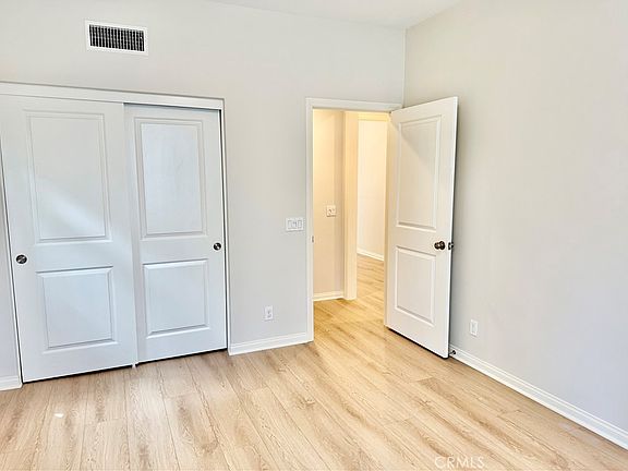 3rd image of 102 Chestnut Grv