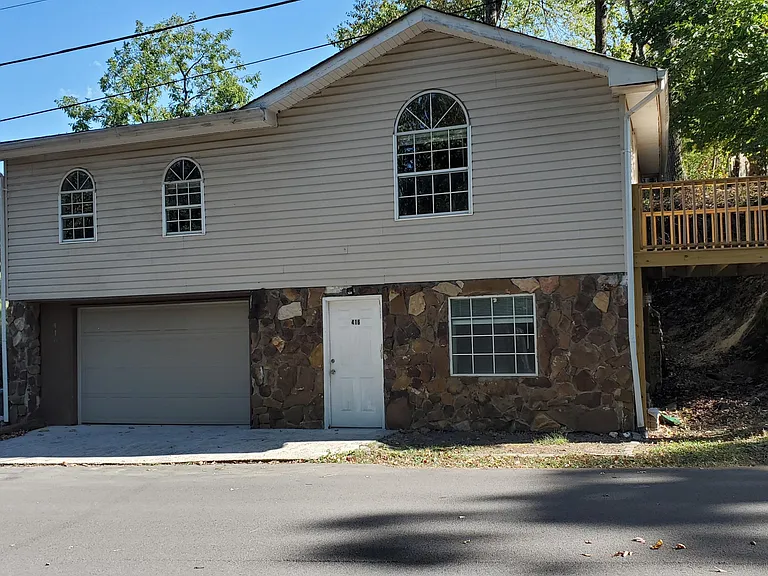 416 Hogan Cir — Photo 3