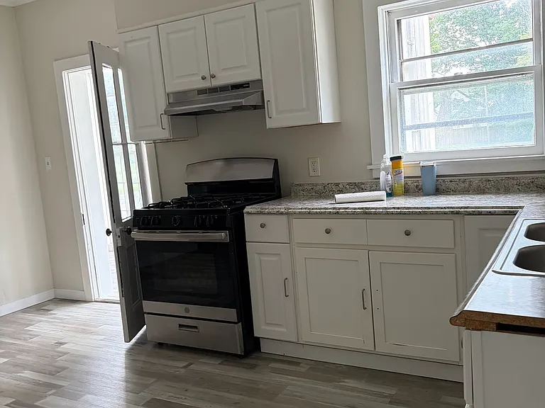 237 Jefferson Hts #2 — Photo 11