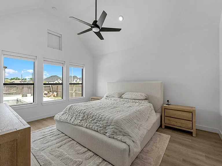 1402 Sunrise View Ln — Photo 15