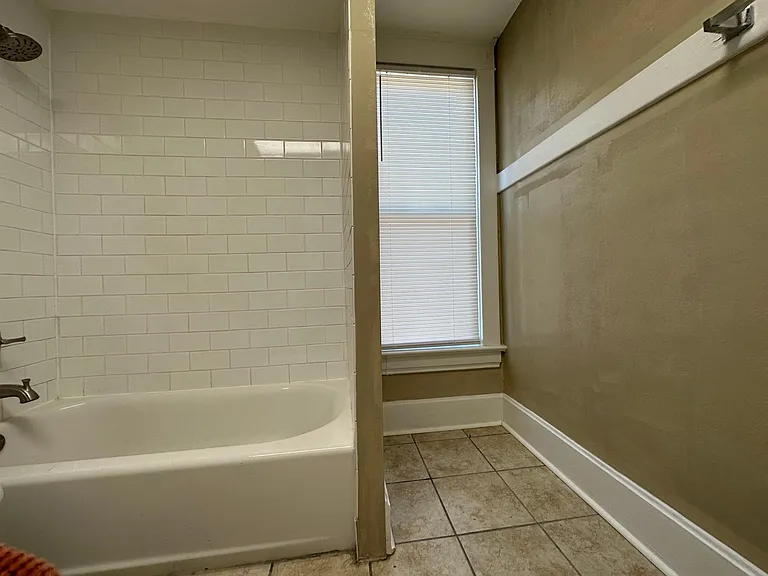 317 E 8th St #B — Photo 21