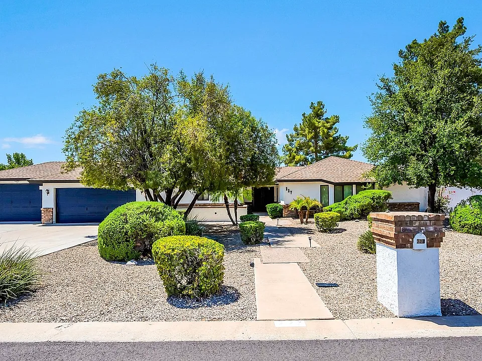 227 W Caroline Ln