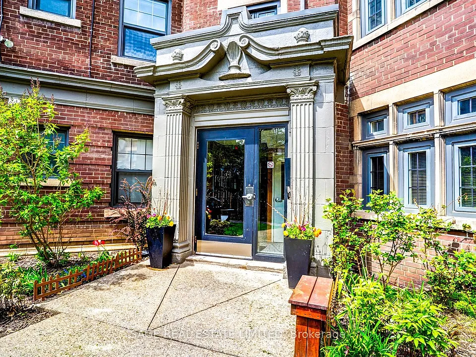 48 Lawton Blvd #15