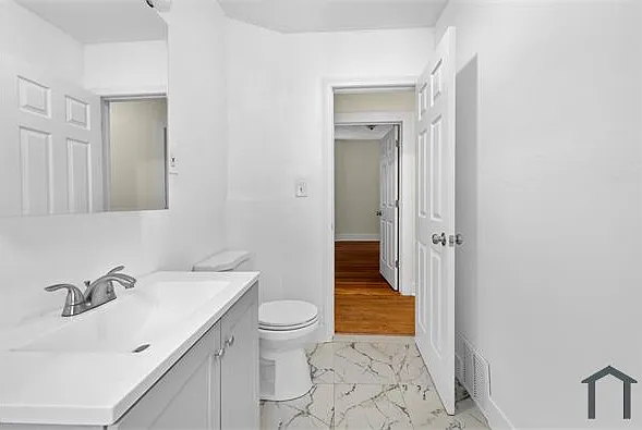 34 Norton St #2 — Photo 6