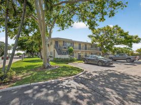 809 Lighthouse Dr