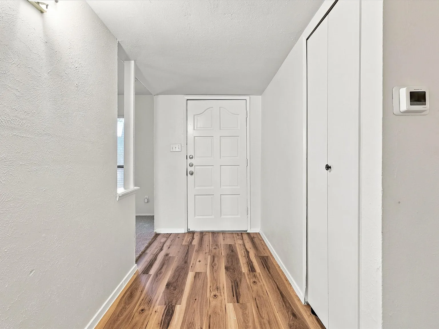 3 bed, 1711 sqft, $2,295 — Photo 2