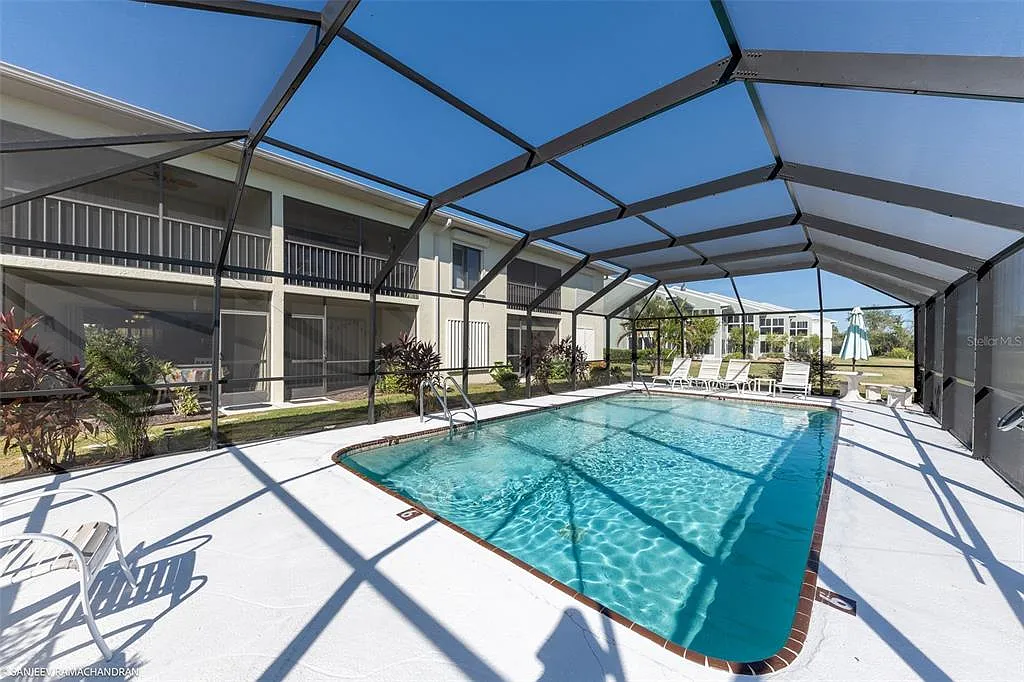 2 bed, 2.0 bath, 1017 sqft, $3,200 — Photo 2