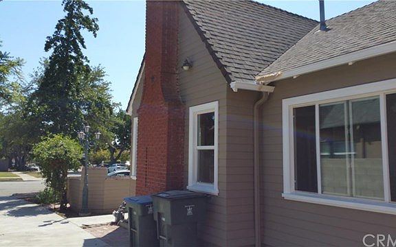 4th image of 2557 E Villa St