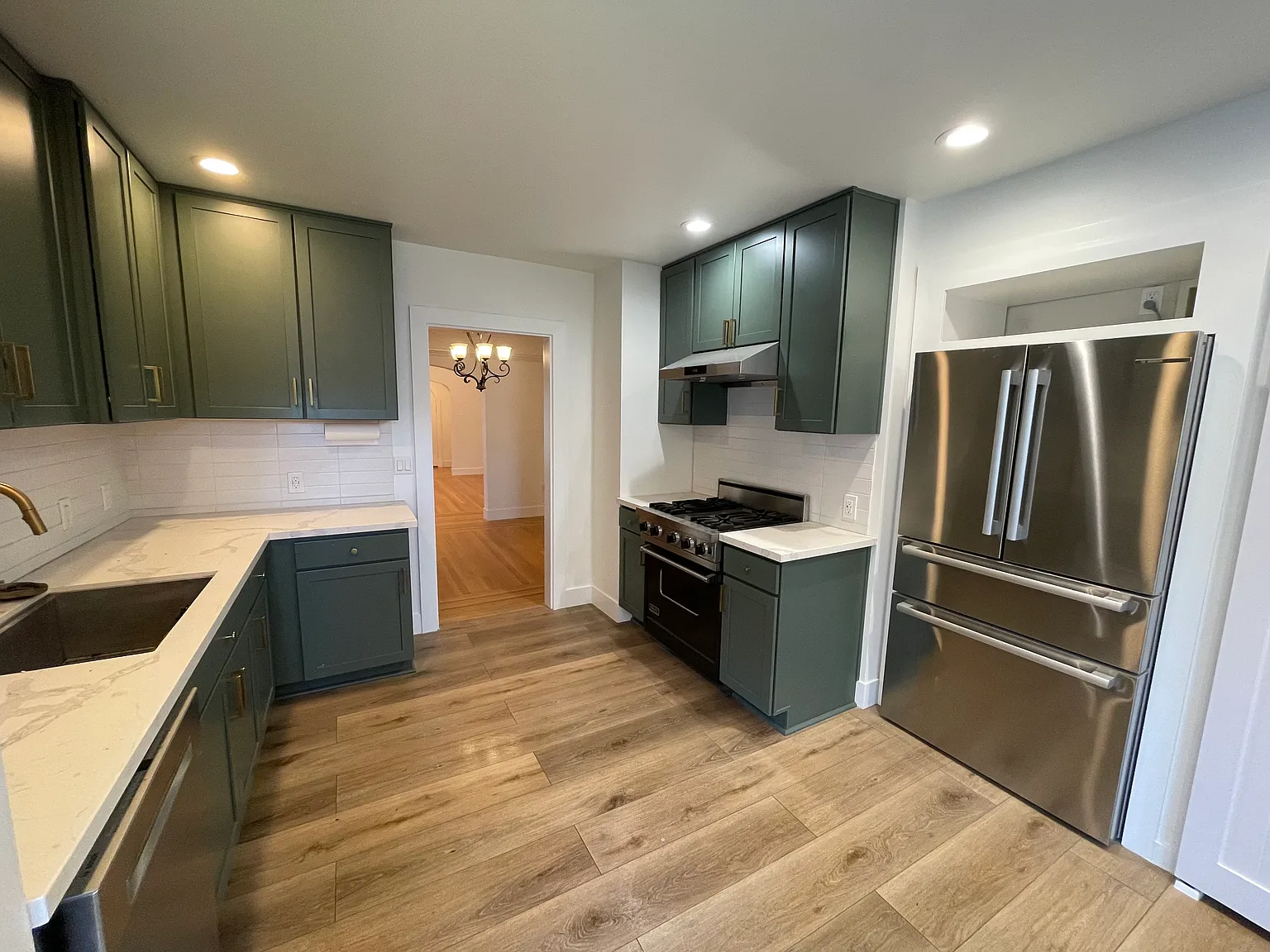 3 bed, 1396 sqft, $2,400 — Photo 3