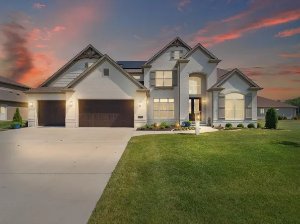 604 Cayman Way, Savoy, IL 61874