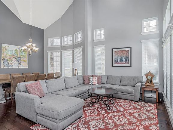 4th image of 15560 Yarberry Dr