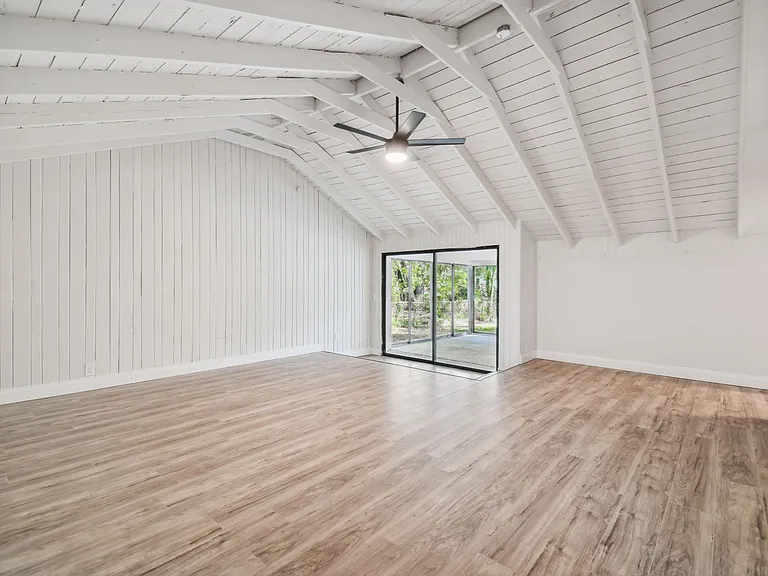 5710 Kenwood Ave — Photo 17