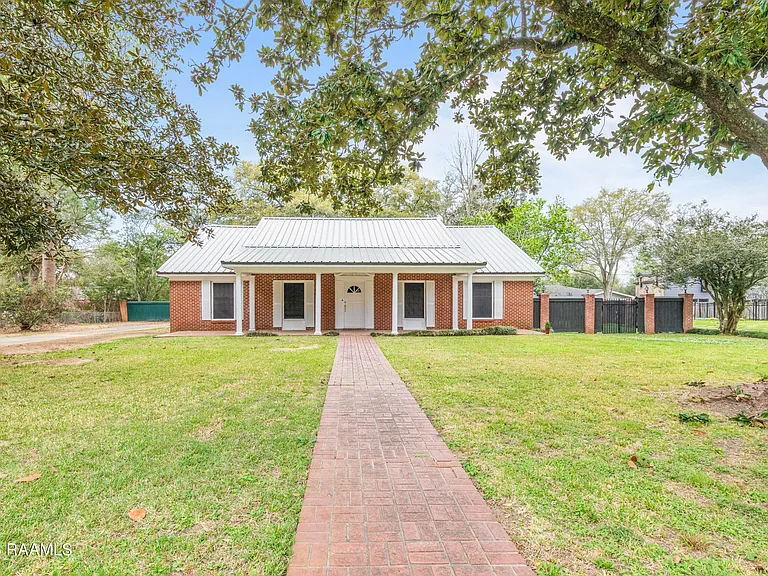 418 Marguerite Blvd — Photo 1