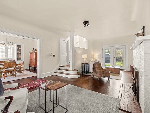 4th image of 2265 Grandview Ave