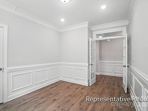 5th image of 3315 Whispering Creek Dr