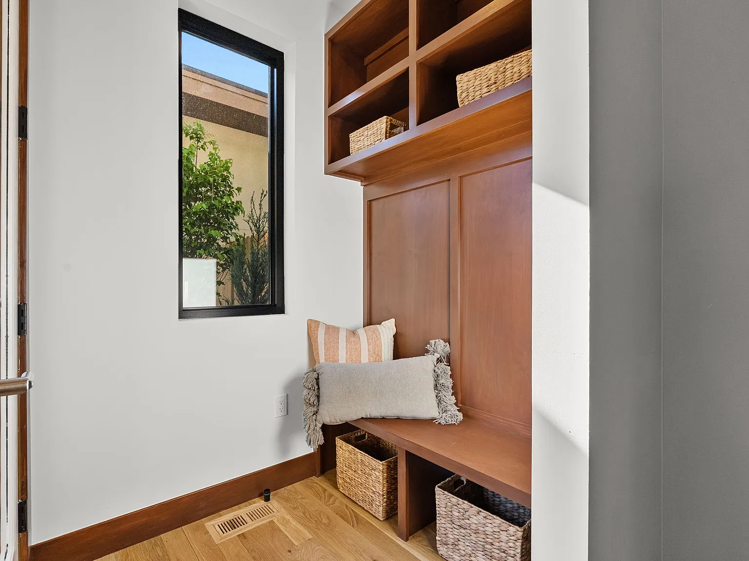 4 bed, 3273 sqft, $5,775 — Photo 4