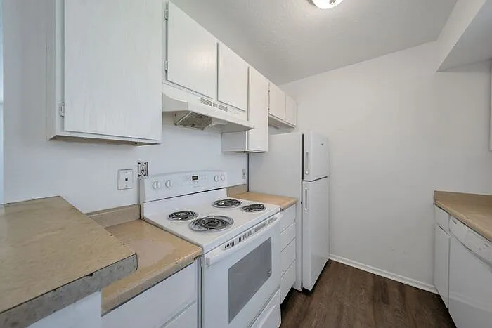 558 N Redwood Rd #2 — Photo 2
