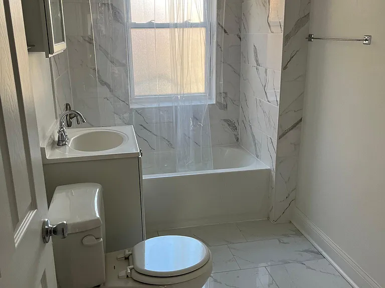 6814 N Greenview Ave — Photo 9