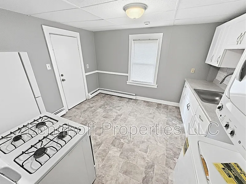 2 bed, 1.0 bath, $2,000 — Photo 2