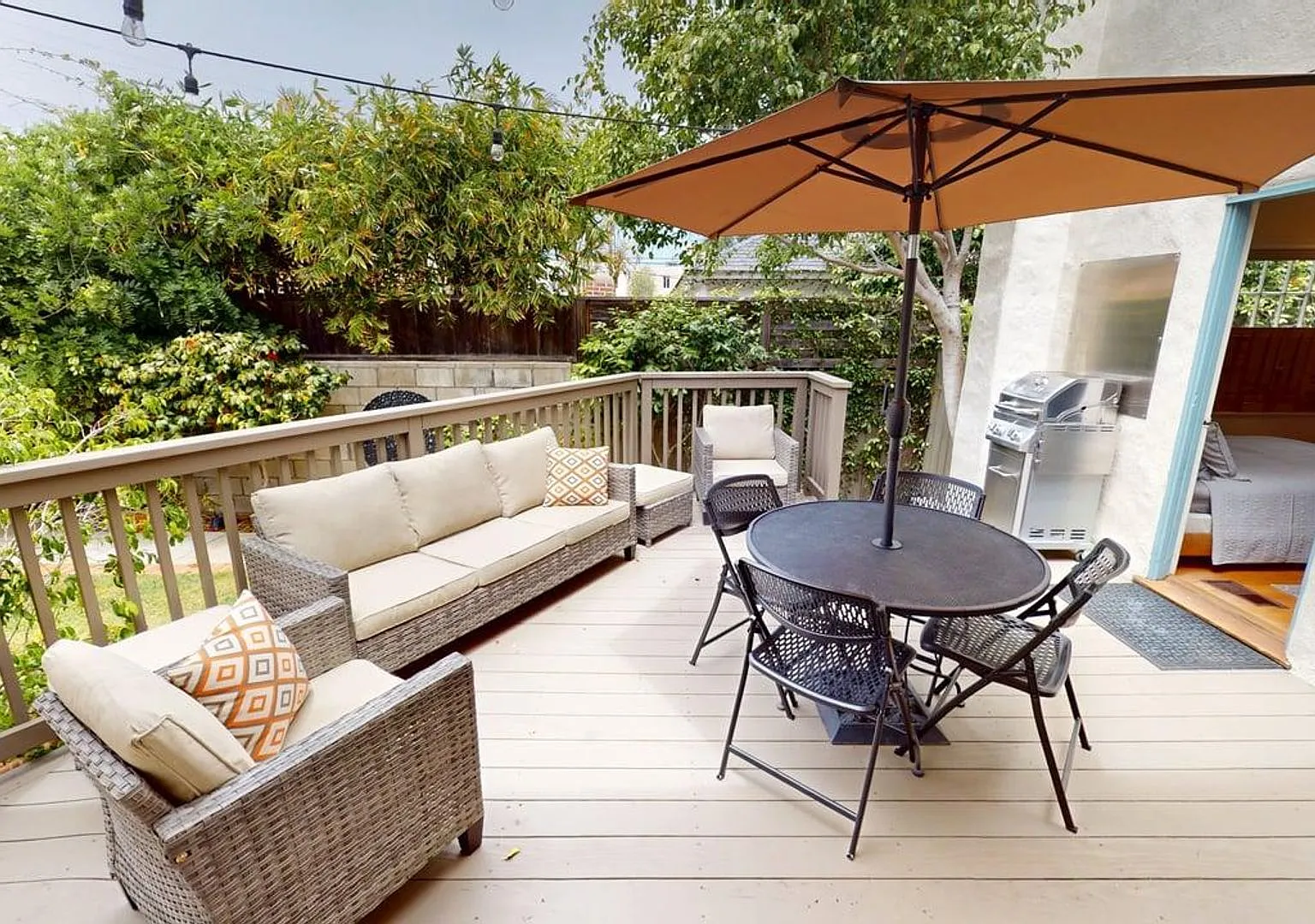 1008 E Ave — Photo 1