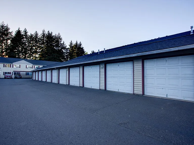 Tamarack Apartments — Photo 35