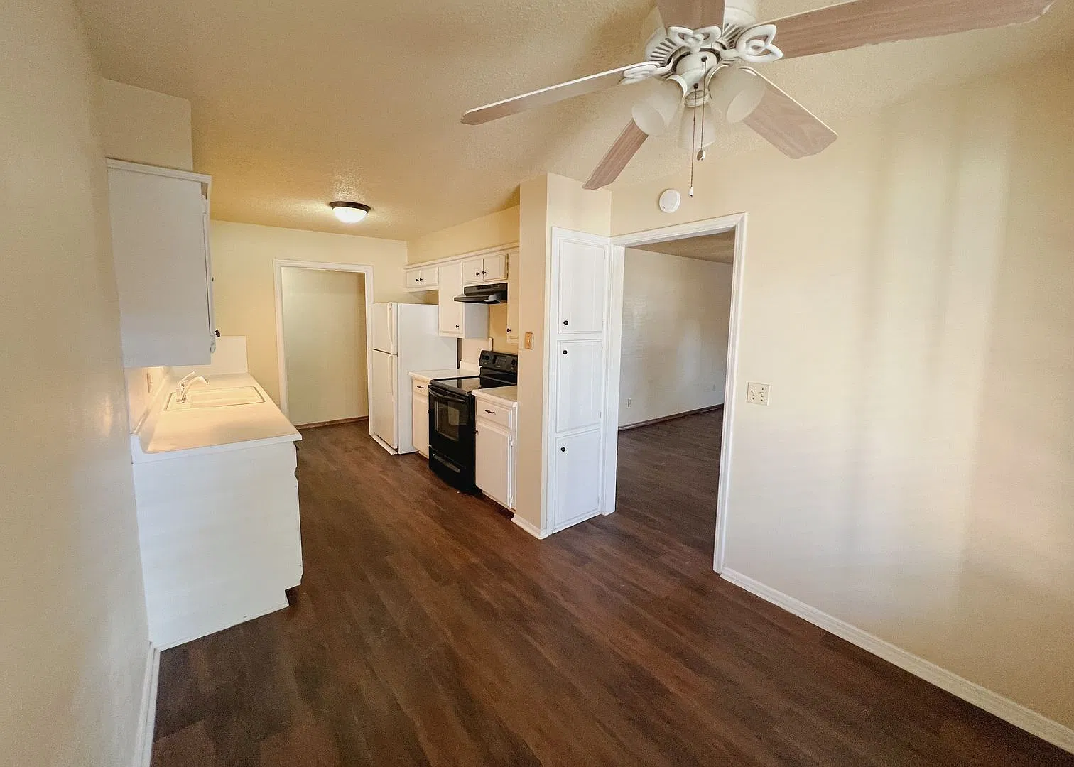 Carpet Free + Central Edmond! — Photo 1