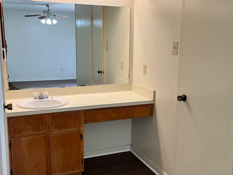 808 Navarro Dr #B — Photo 15