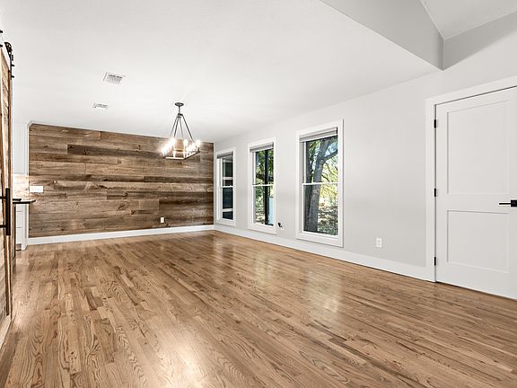 5th image of 3636 Ross Rd