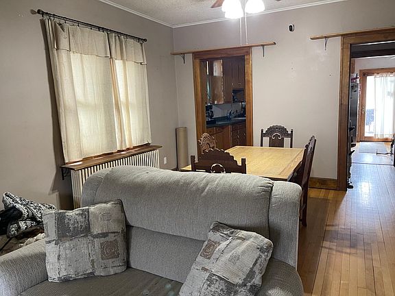 2nd image of 220 Park St