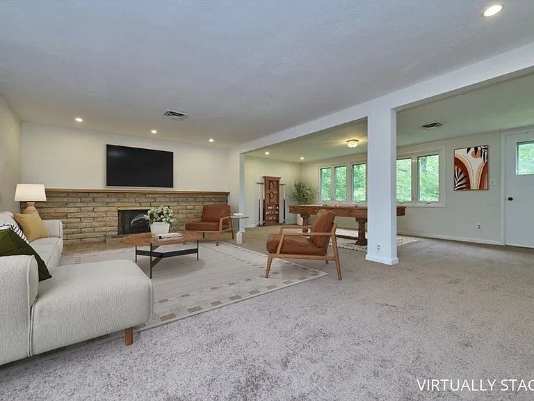51 Pratt Dr — Photo 1