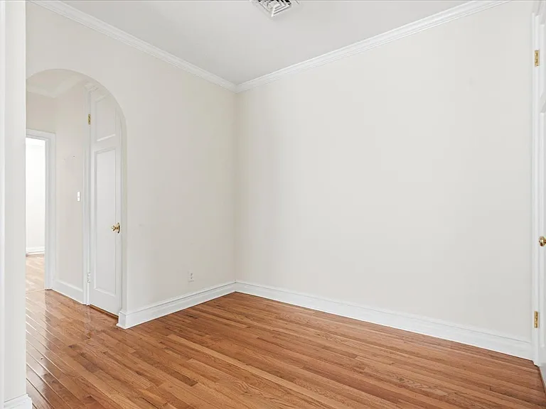 68-11 Clyde St #2 — Photo 23