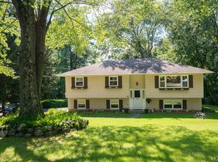 39 Rustic Rd, Mahopac, NY 10541