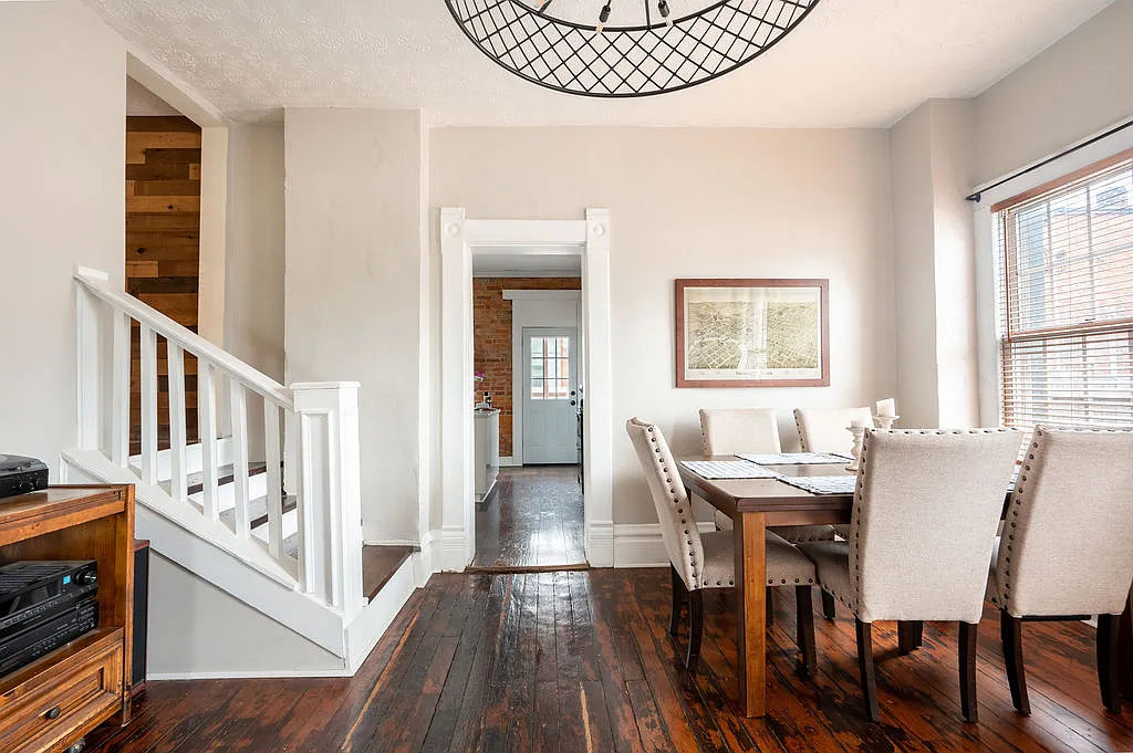 2 bed, 1218 sqft, $2,400 — Photo 3