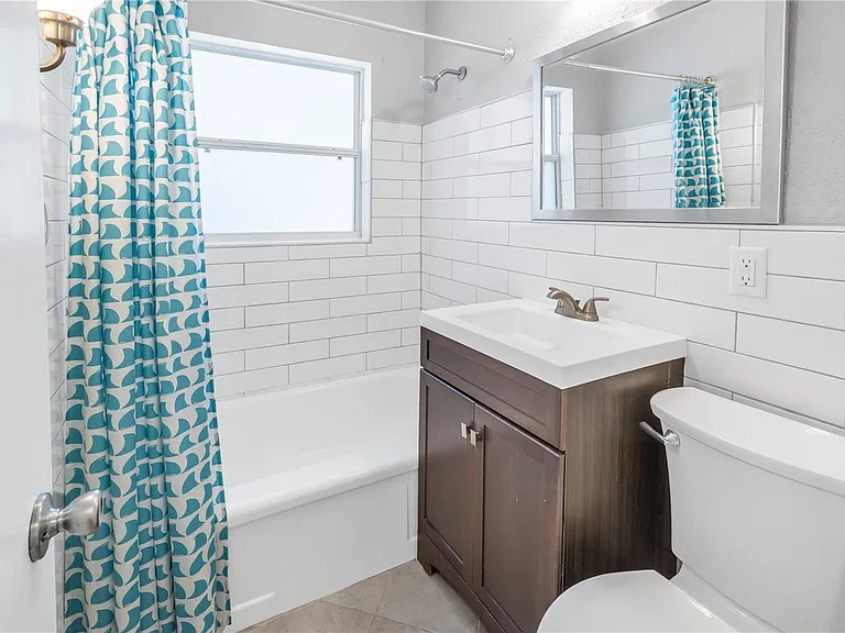 610 Cordova Blvd NE — Photo 22