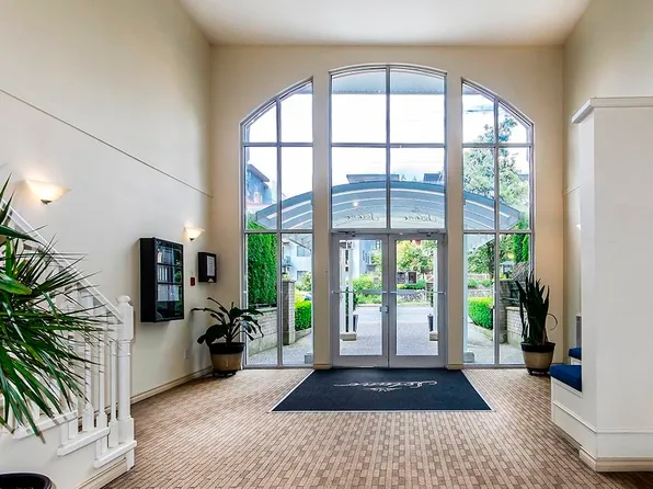 155 E 3rd St #305, North Vancouver, BC V7L 1E5