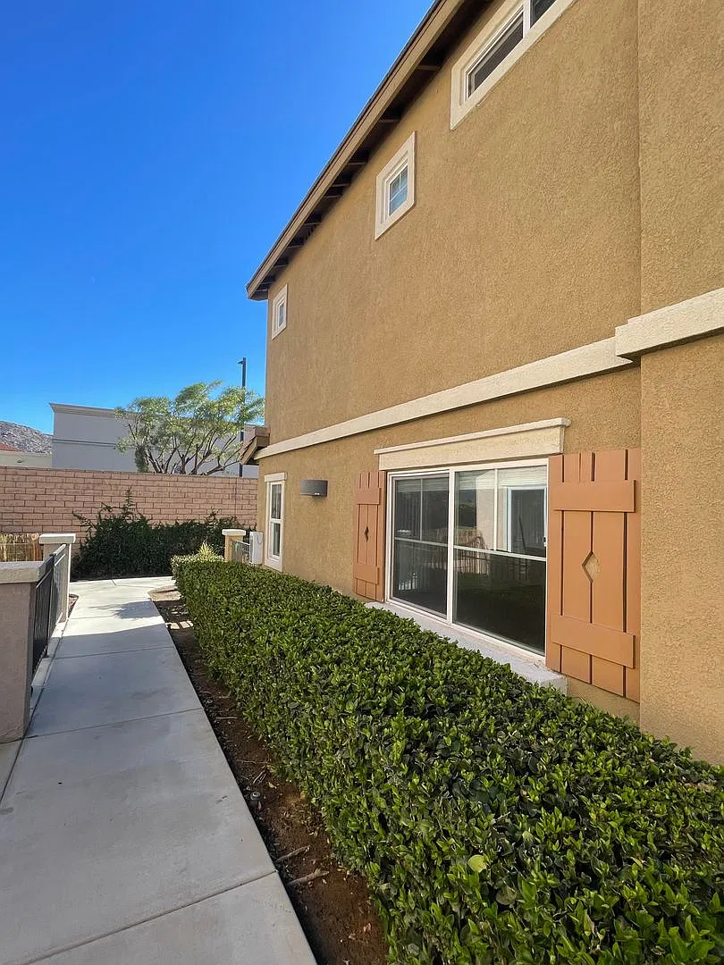 Move-In Ready 2-Bedroom Townhome with Attached Garage in Gated Palacio De Oro — Photo 2