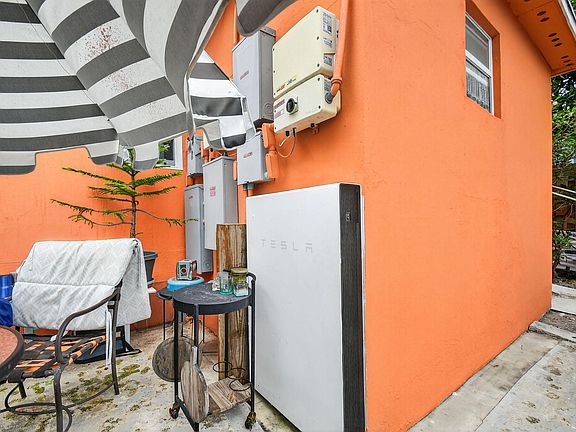 4th image of 1007 Almeria Road