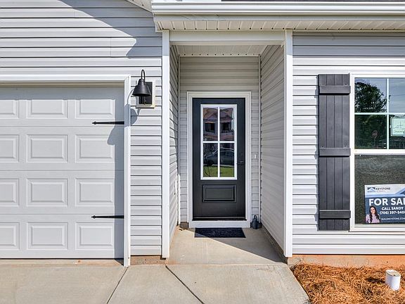 4th image of 102 Burberry Cir
