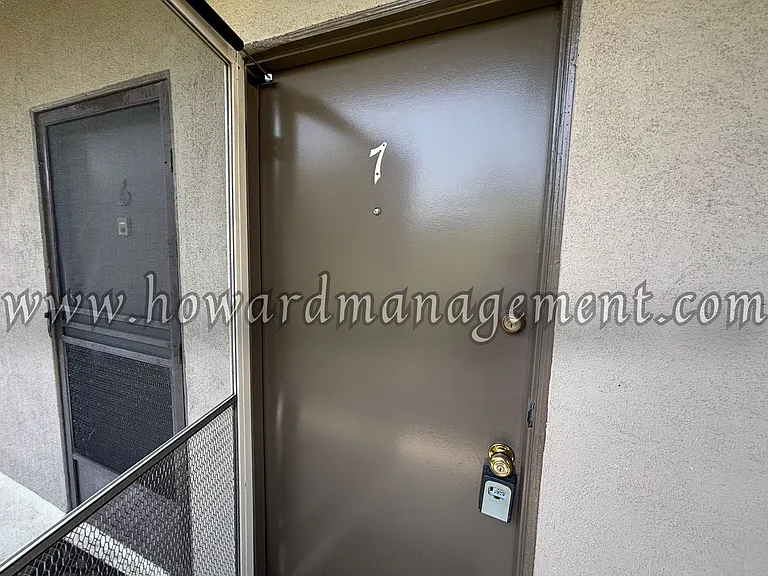 1005 Hill St — Photo 5