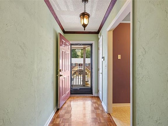 3rd image of 133 Columbine Dr APT 122