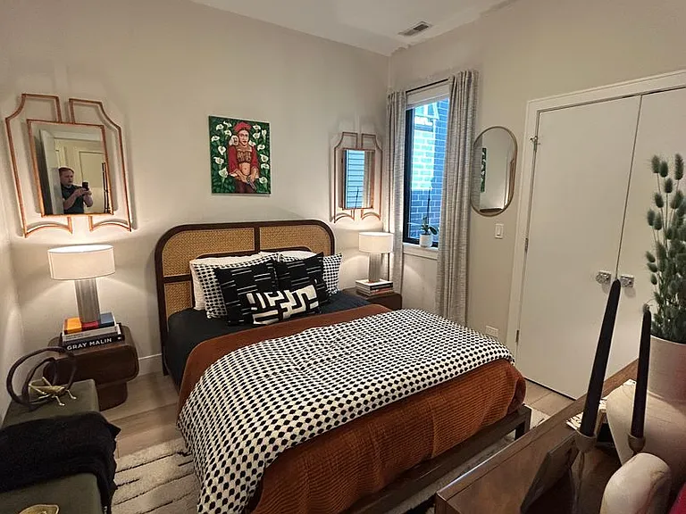 1646 W Belmont Ave #403 — Photo 9