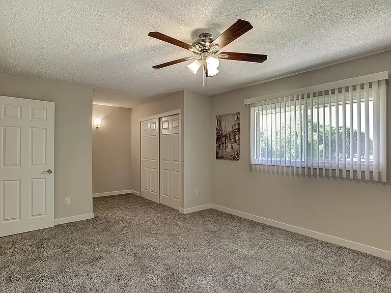 1527 W Hazelwood St — Photo 9
