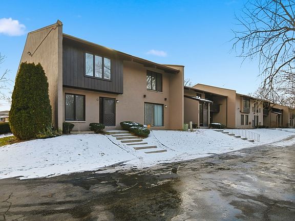 2nd image of 1100 Holbrook Rd APT D