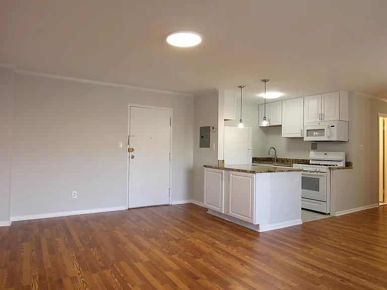 1931 N Cleveland St #306 — Photo 4