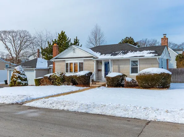 220 Newark Street, Lindenhurst, NY 11757