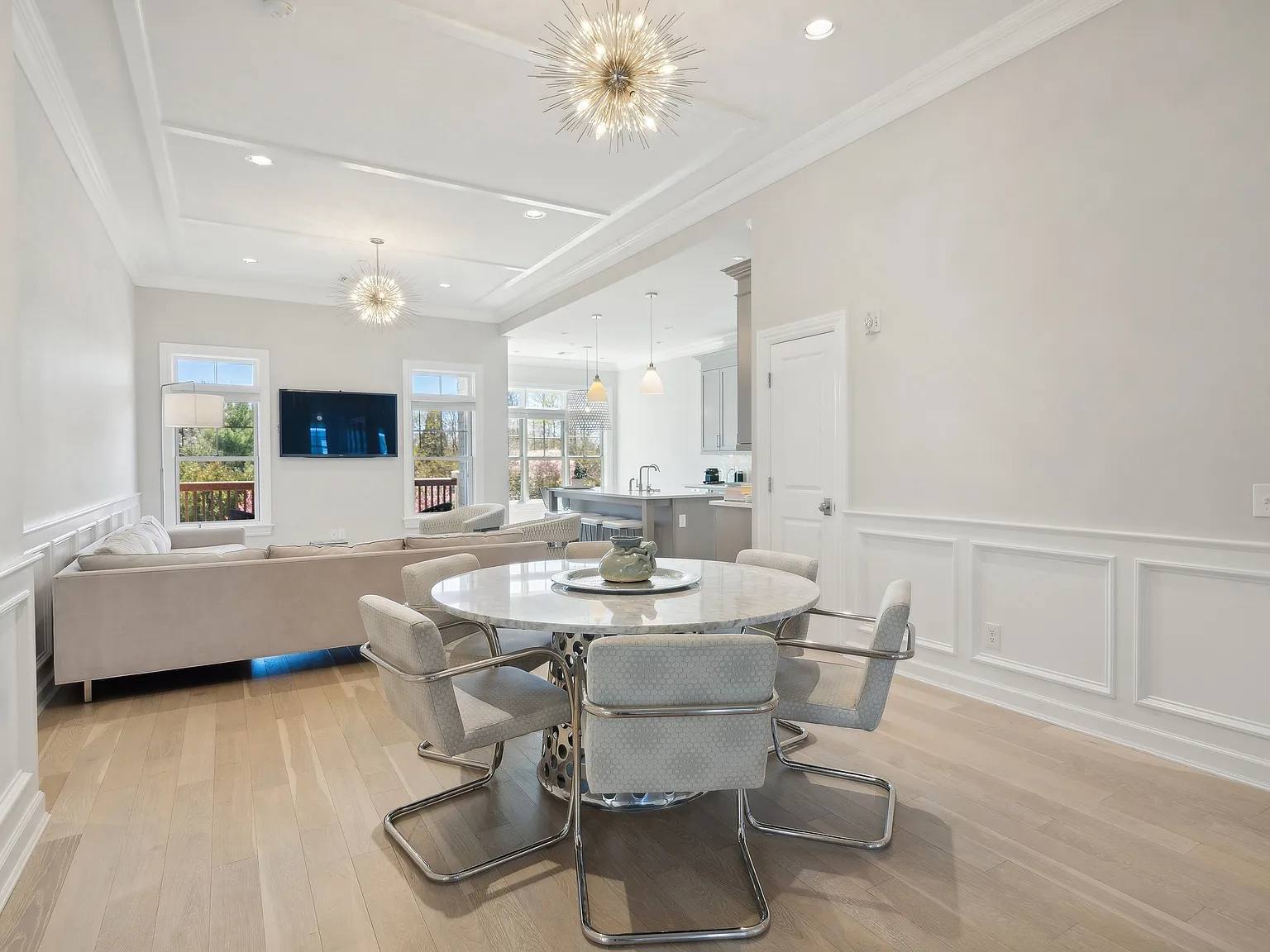 Southampton Village Recently Built Condo — Photo 4