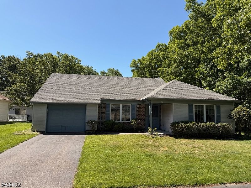 1st image of 541 Petunia Ln