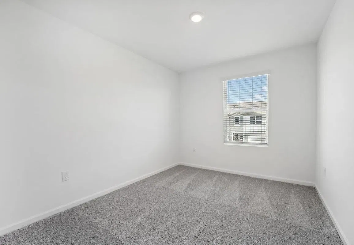 3 bed, 2.5 bath, 1386 sqft, $2,100 — Photo 3