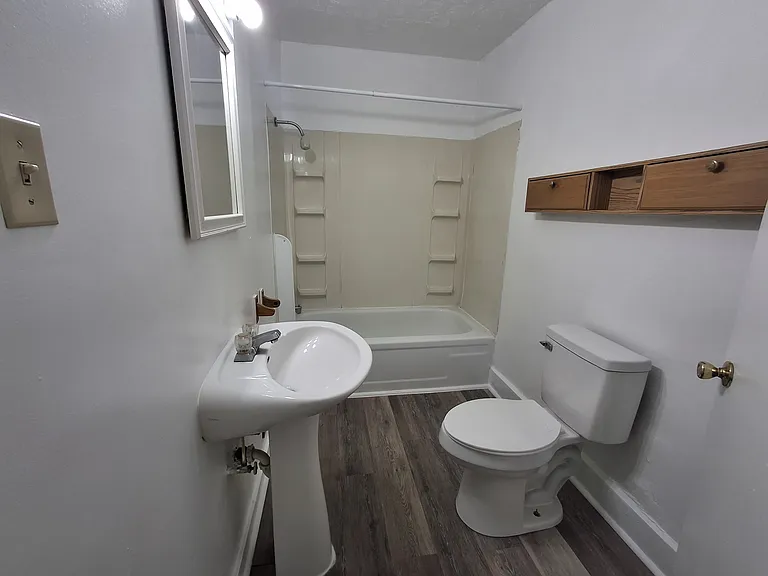 51 Columbia St #C — Photo 8